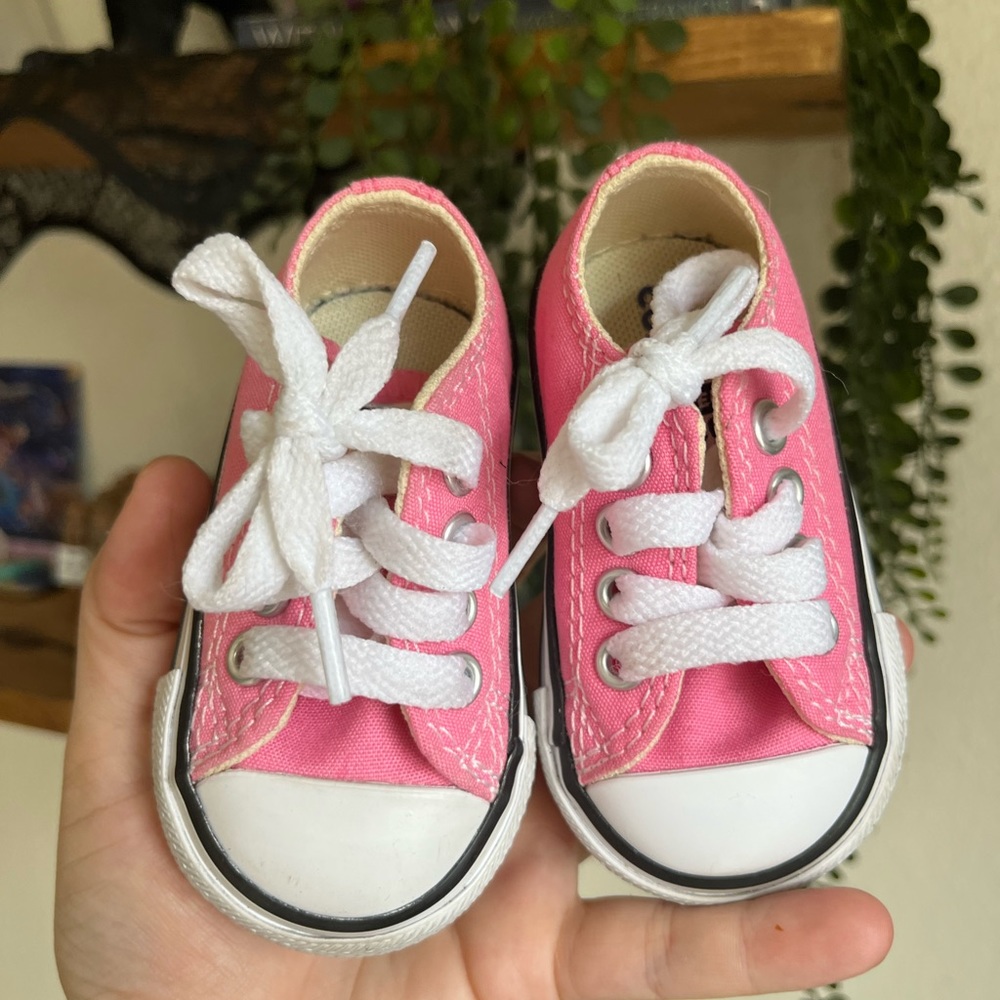 Pink infant/toddler converse size 2 lightly worn